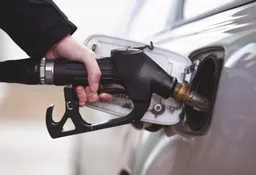 Адылбек Касымалиев провел совещание по вопросам обеспечения внутреннего рынка страны ГСМ